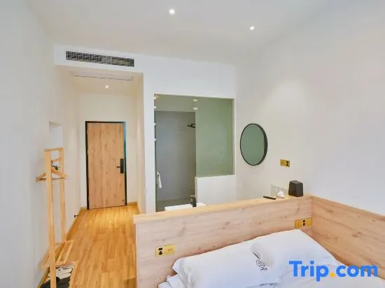 Standard Double room with garden view (full double bed)