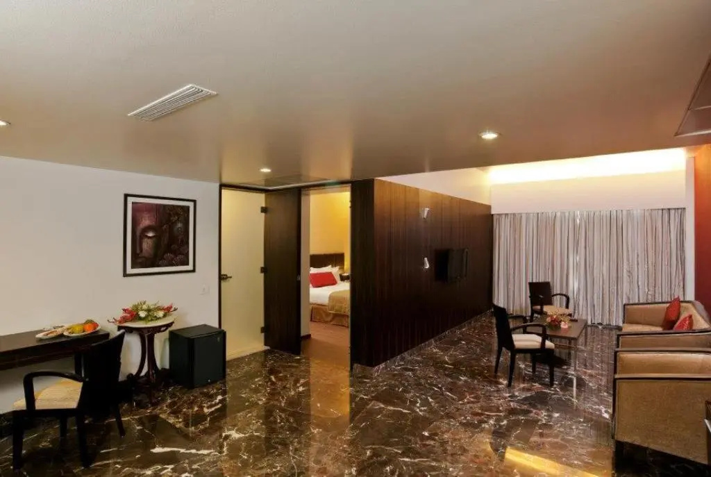 Double Suite full double bed