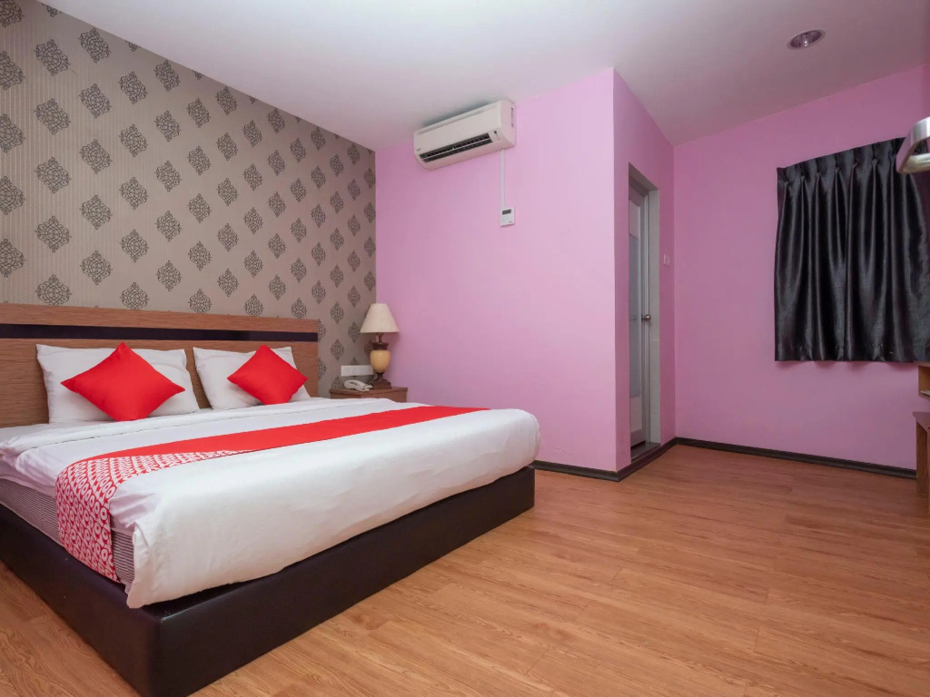 Deluxe Double room (full double bed)