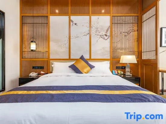 Deluxe Double room (full double bed)