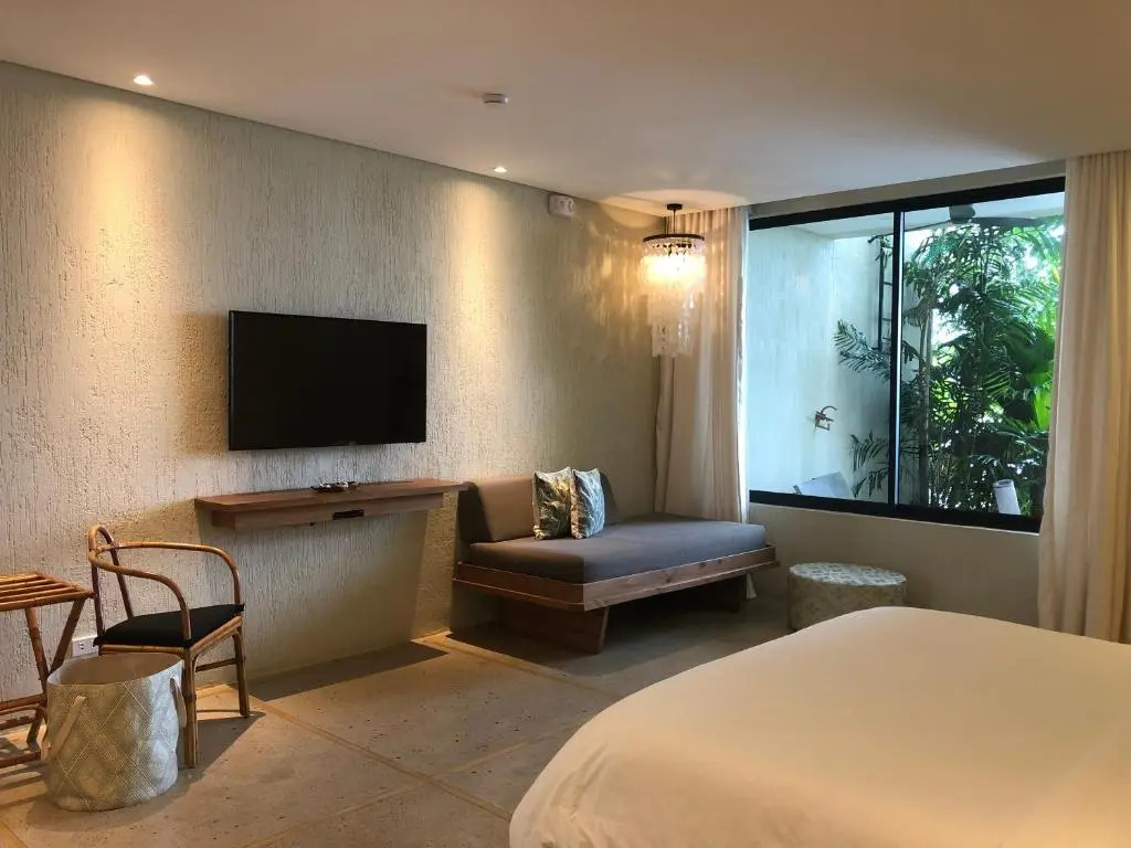 Suite with pool view