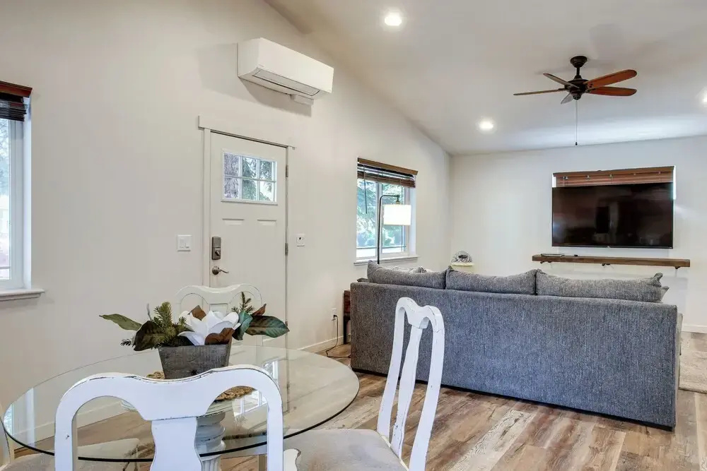 1 Mi to Dtwn Cda: Pet-friendly Home w/ Patio! — фото 3