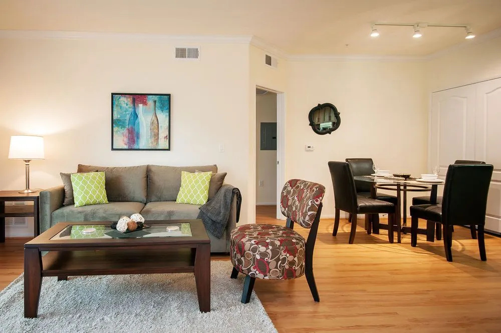 Sunshine Suites at 909 West Temple Street - Général