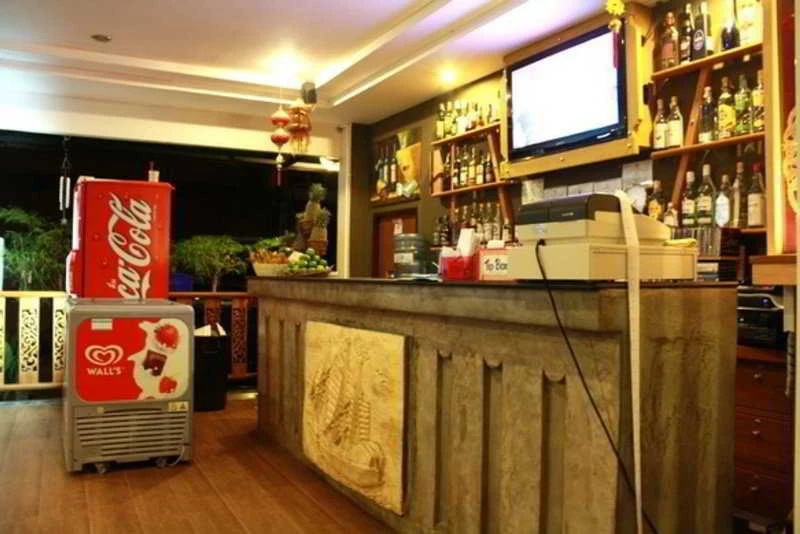 Food & Beverage