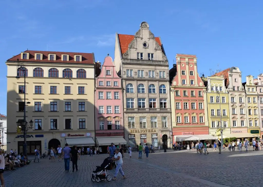 Kotlarska 17, Main sq