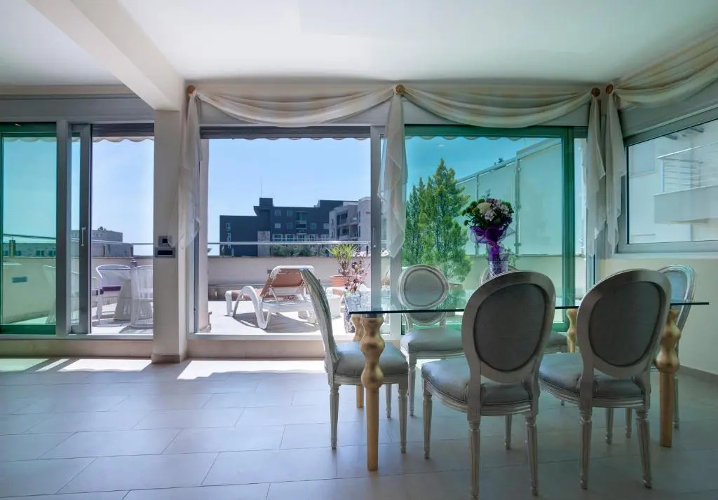 Apartment with sea view