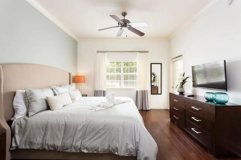 RVH_215 Centre Court Extravagence