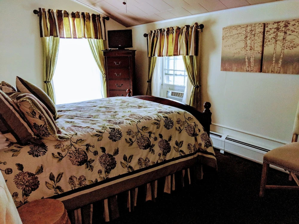 Deluxe Double room with garden view (full double bed)
