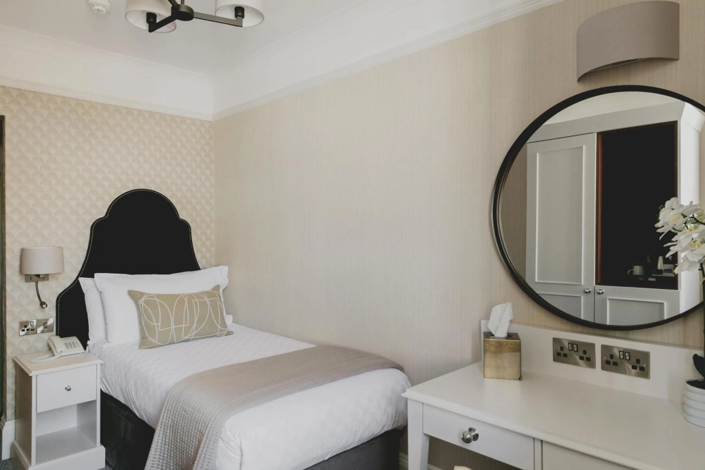Queens Hotel — 3