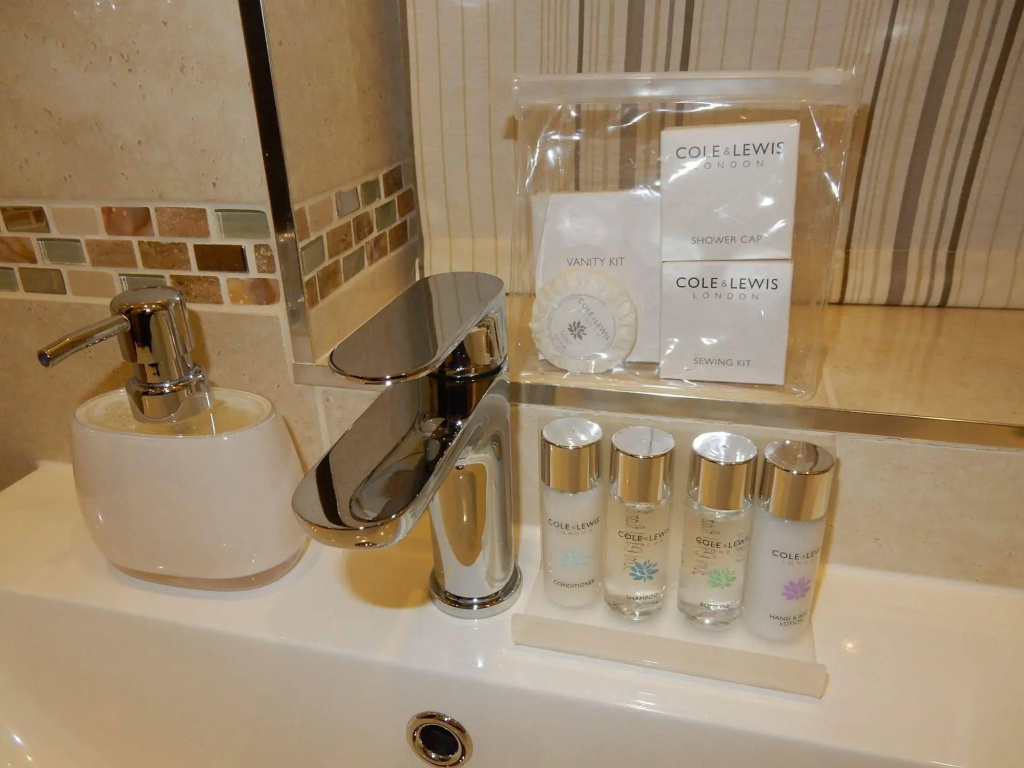 Abbots Lee - Adults Only - Général