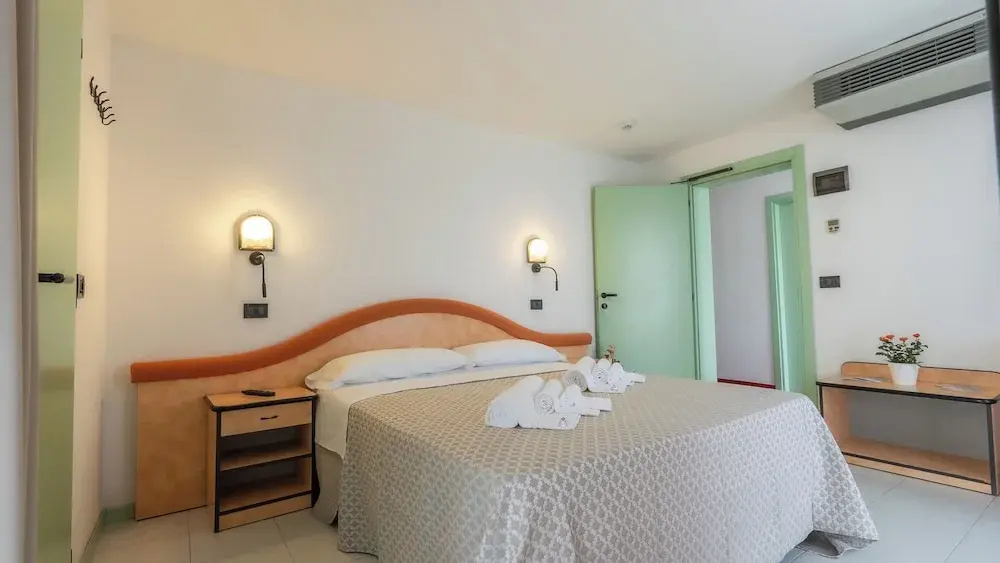 Standard Double room with sea view (full double bed)
