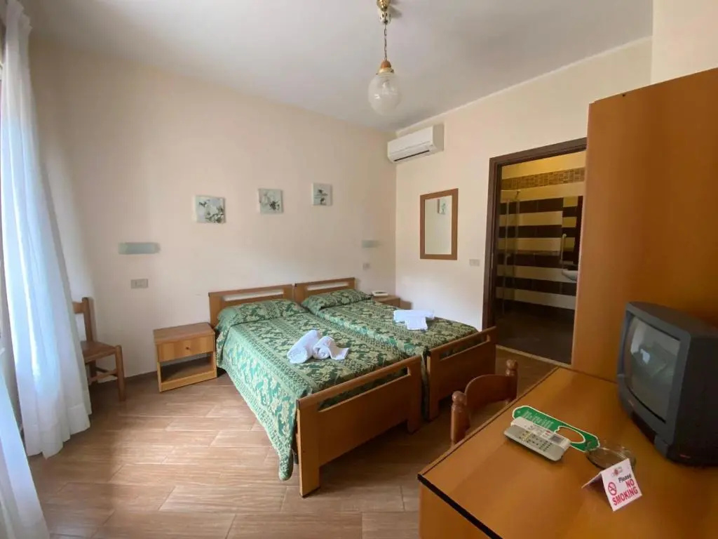 Economy Double room (full double bed)