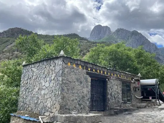 Daocheng Jingyang Hotel