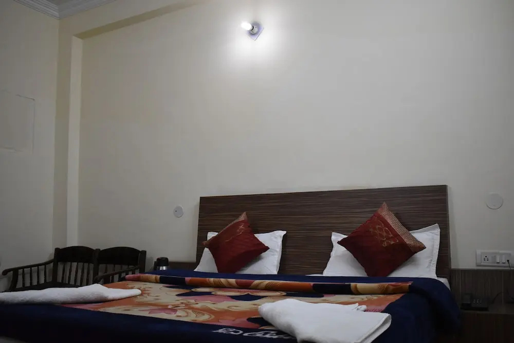 Deluxe Double room (full double bed)
