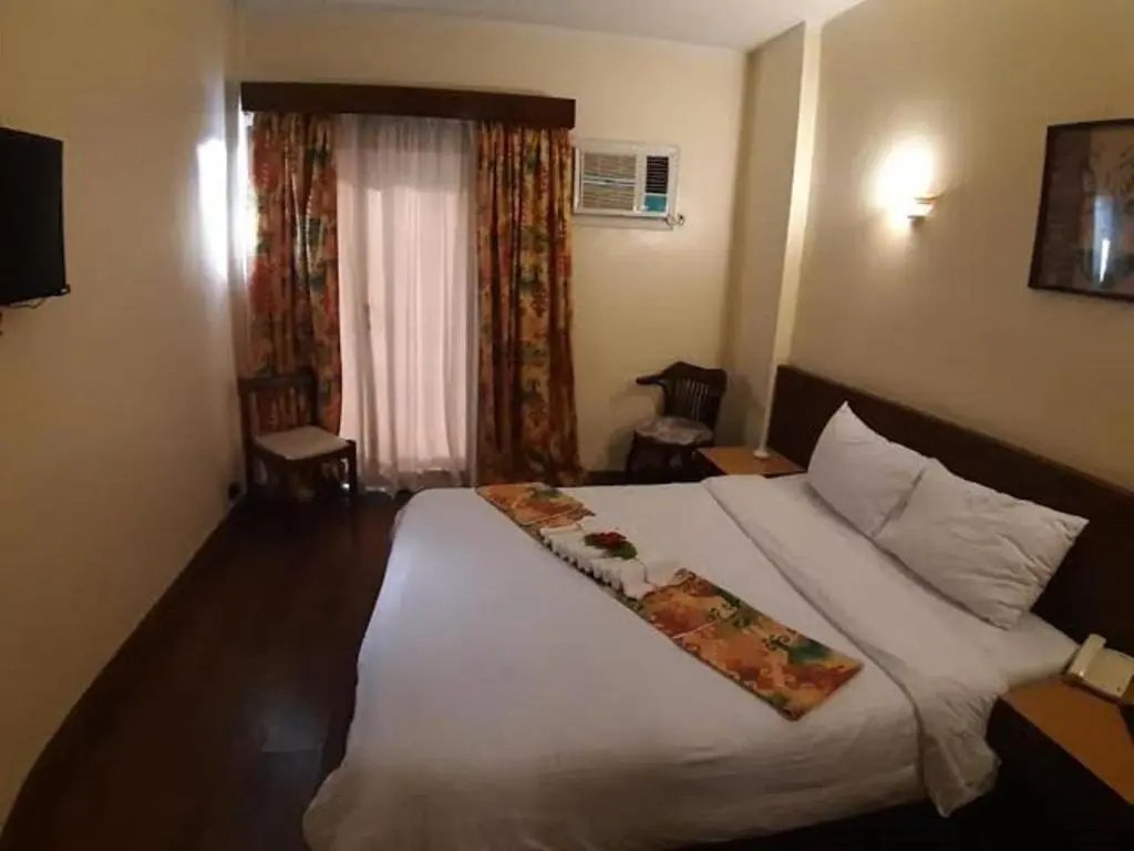 Deluxe Double room (full double bed)