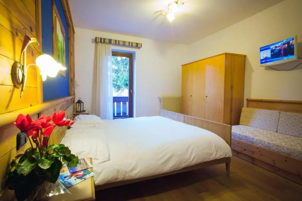 Comfort room with balcony