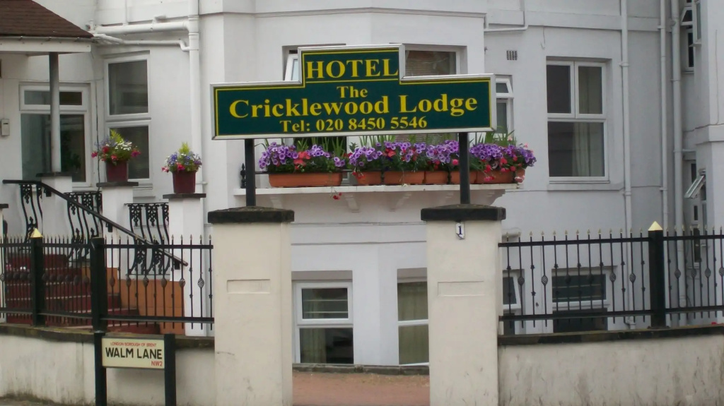 Cricklewood Lodge Hotel — фото