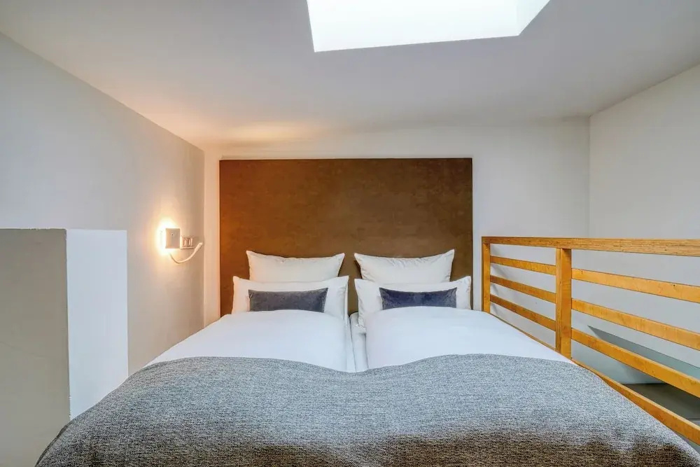 Standard Single room with balcony and with courtyard view
