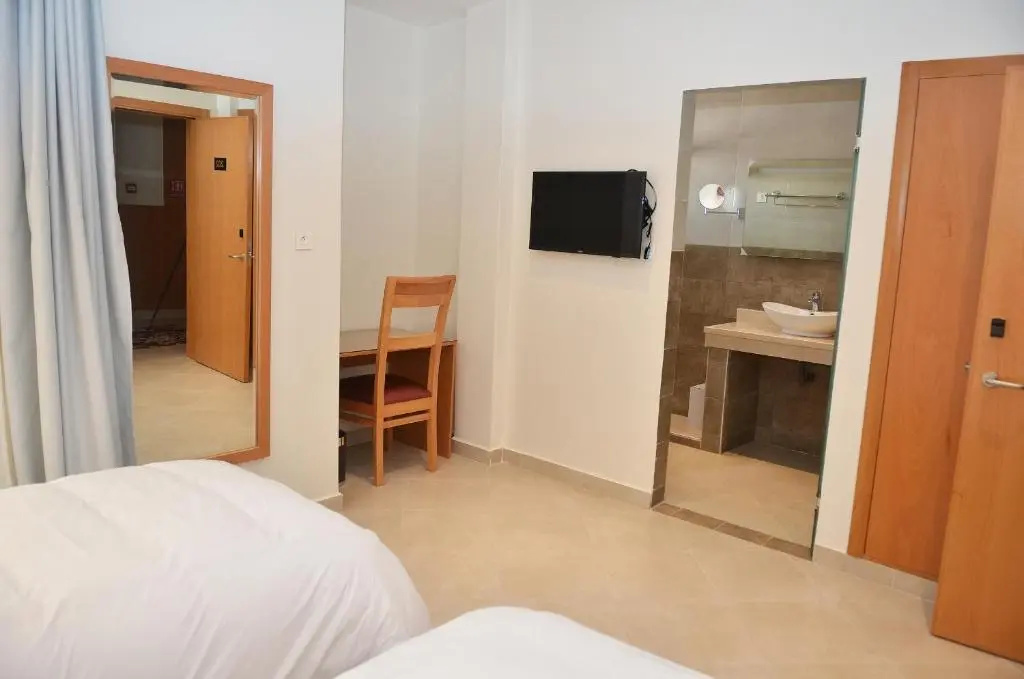 Deluxe Double room with balcony (full double bed)