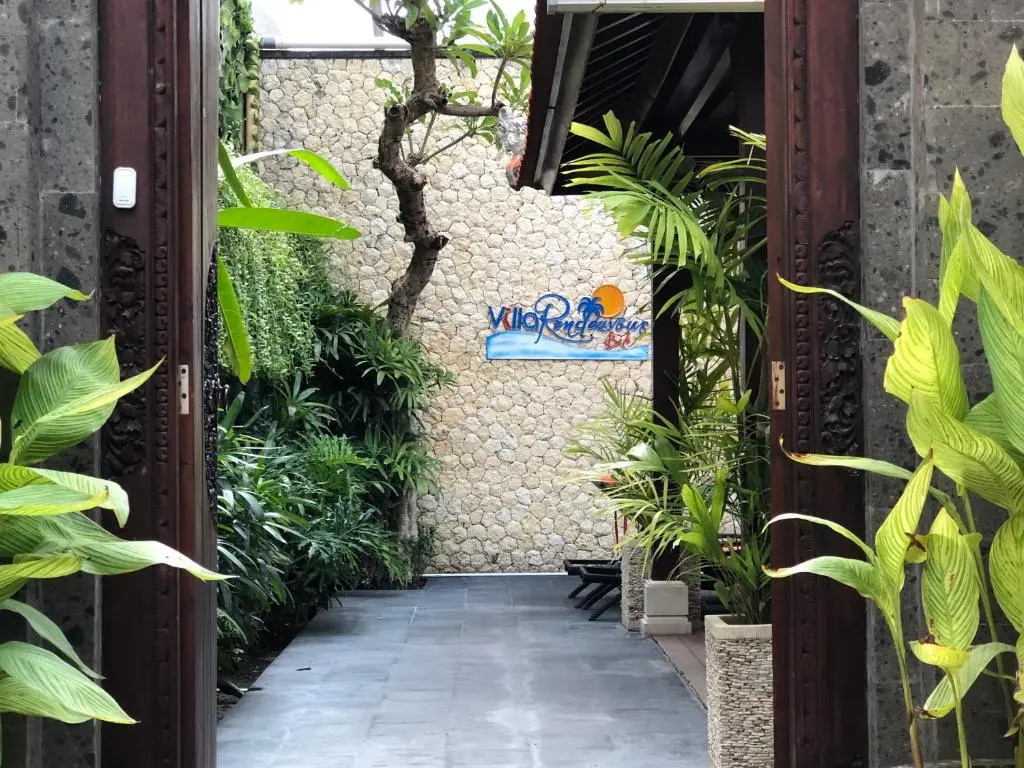三臥室別墅,設有陽台及景觀。