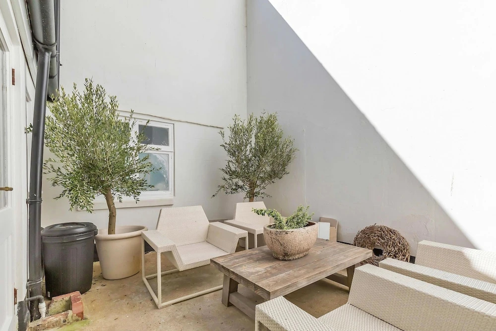 Central Snug With Patio By My Getaways