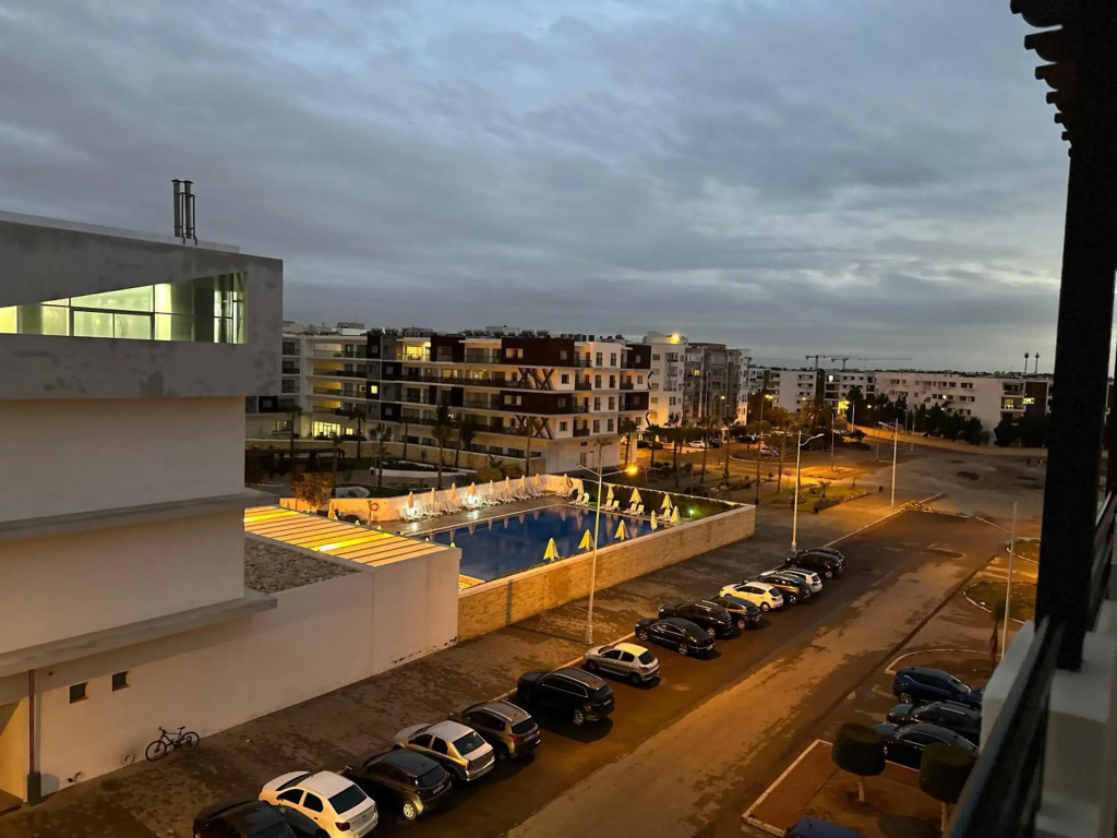 A Modern CBD APT with Pool & Gym - 2 min walk to Beach
