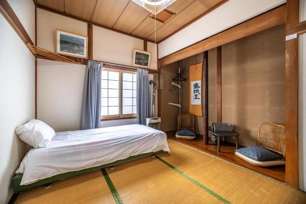 Economy room