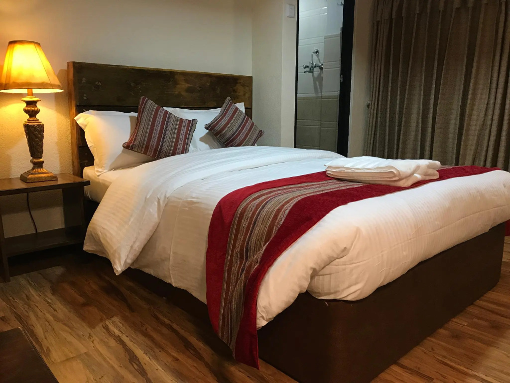 Deluxe Double room (full double bed)