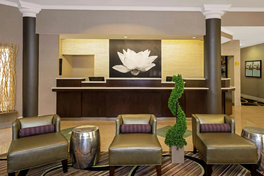 La Quinta Inn & Suites by Wyndham Houston West Park 10 - 2