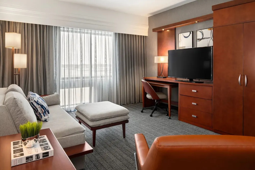 1 Bedroom Suite