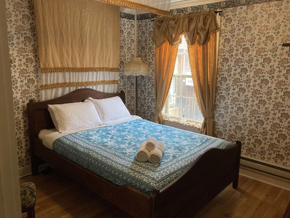 Economy room