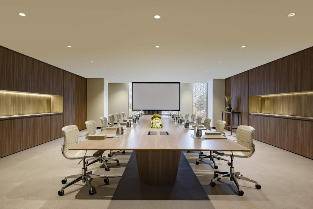 Voco Doha West Bay Suites an IHG hotel, Доха, Катар мініатюра 25