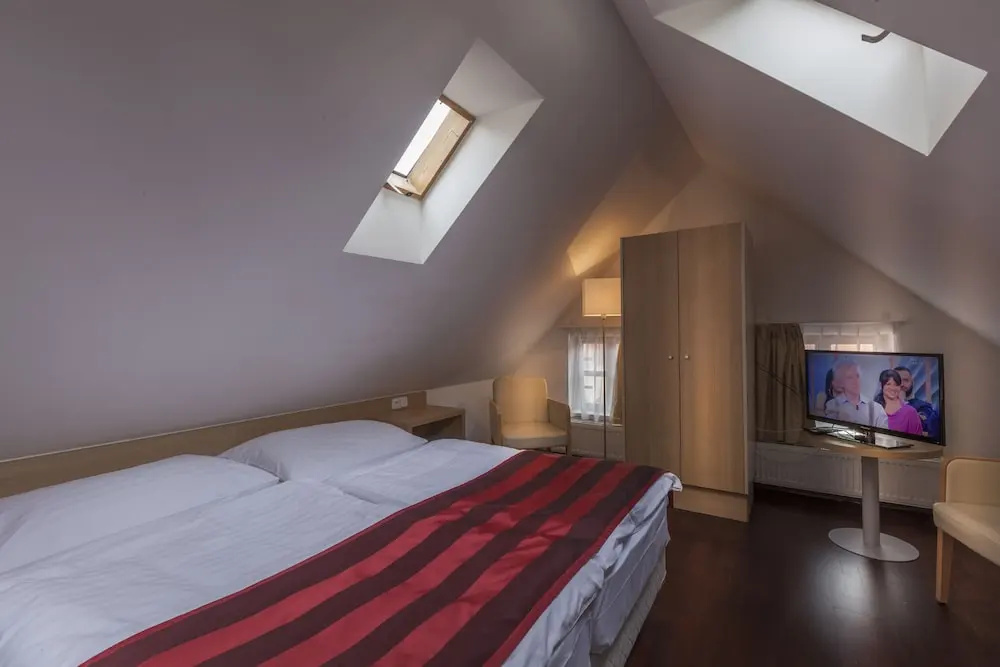 Executive Double room (full double bed)
