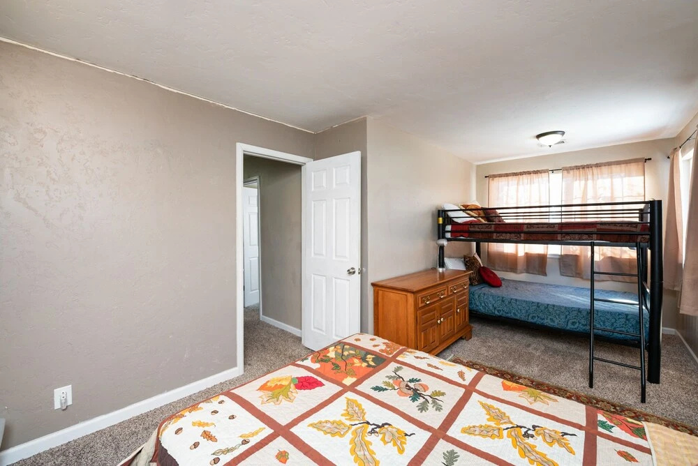New Listing! Top-floor Gem W/ Outdoor Fireplace 4 Bedroom Duplex - фото 4
