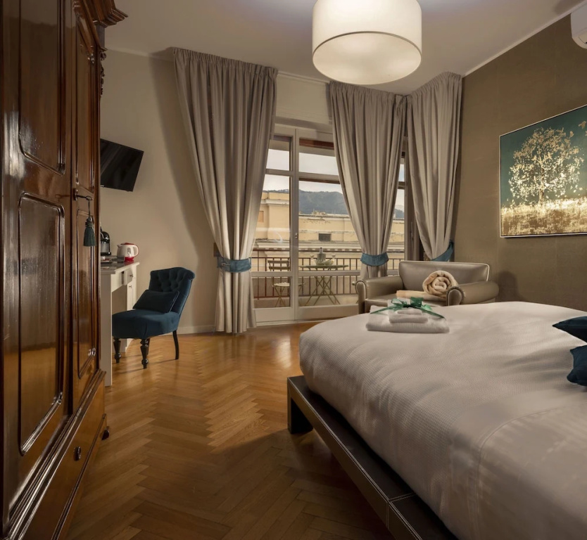 1 Bedroom Junior Suite with land view