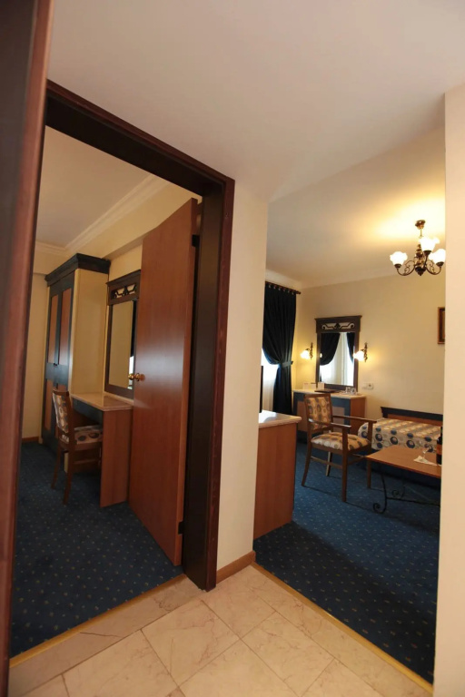 Lobby & Reception