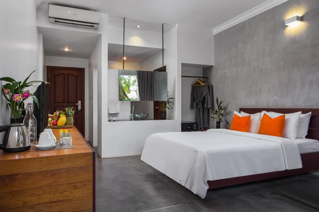 Deluxe Double room with balcony (full double bed)