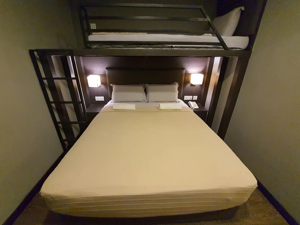 Standard Triple room