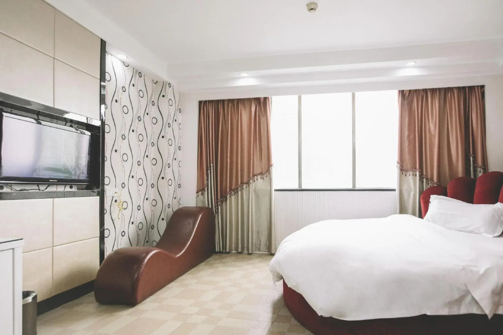 Happy Forest Hotel