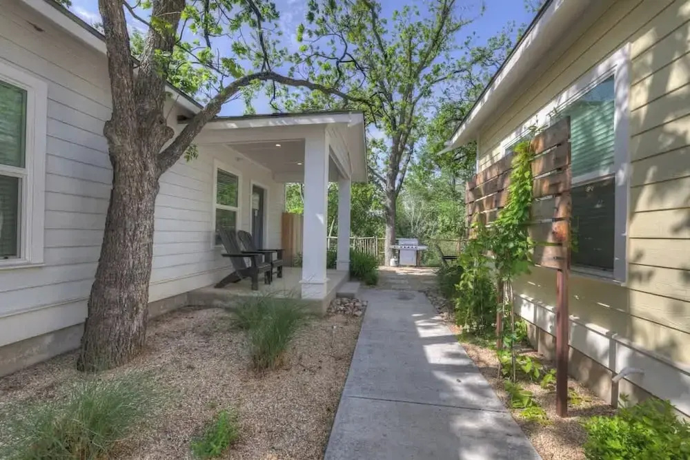 The Grove E With Hot Tub & King Bed - 2 Blks to Main