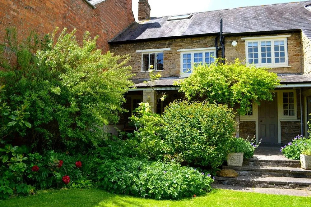 The Queen Hotel - Photo 1