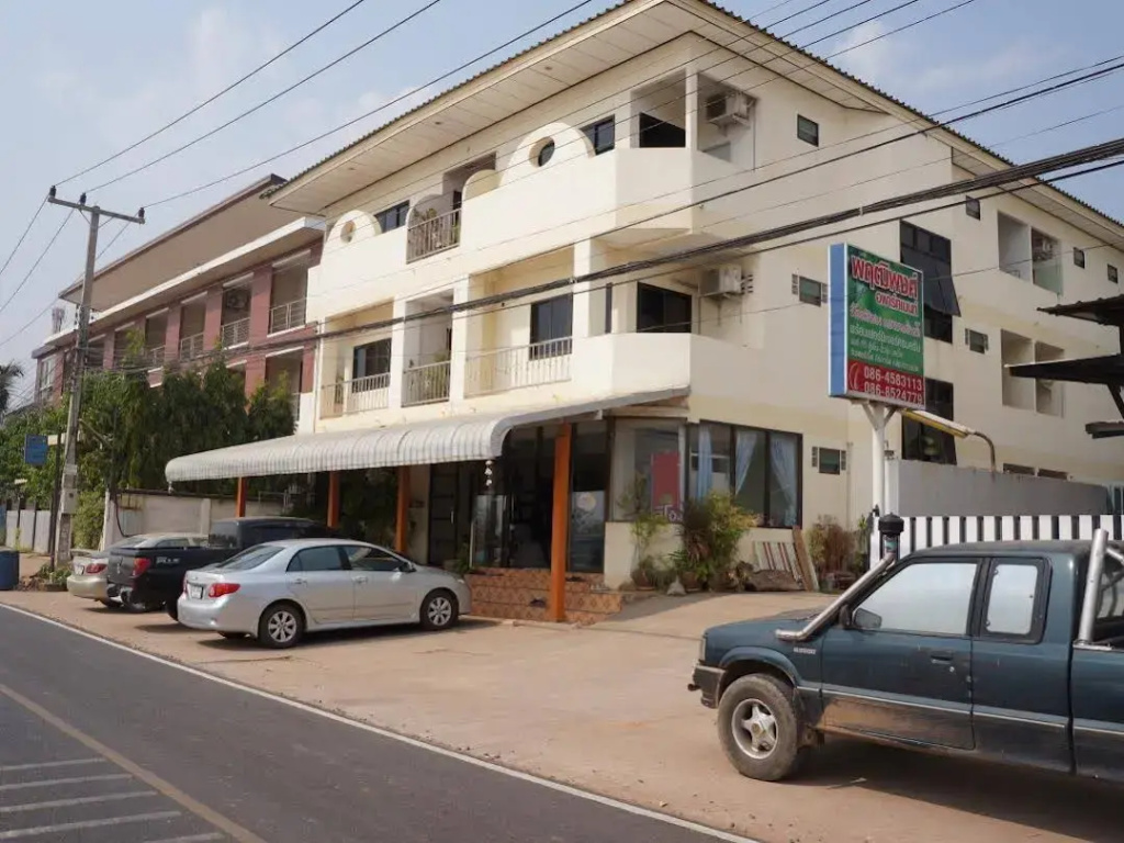 Phuttipong Apartment