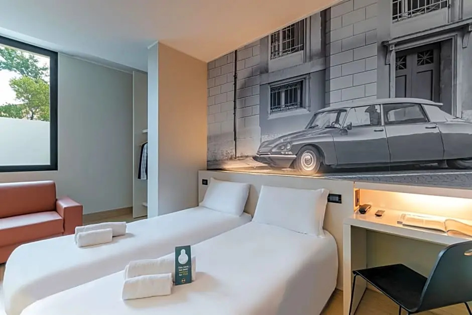 Economy room