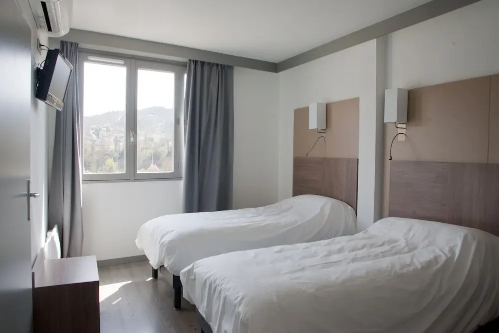 Standard Double room with city view (twin beds)