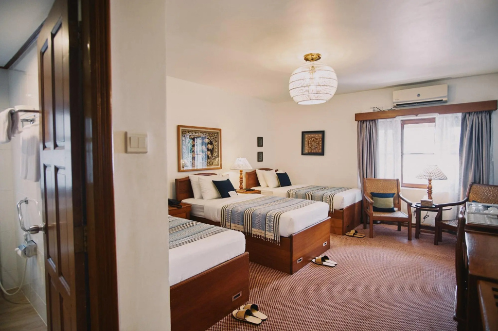 Standard Triple room