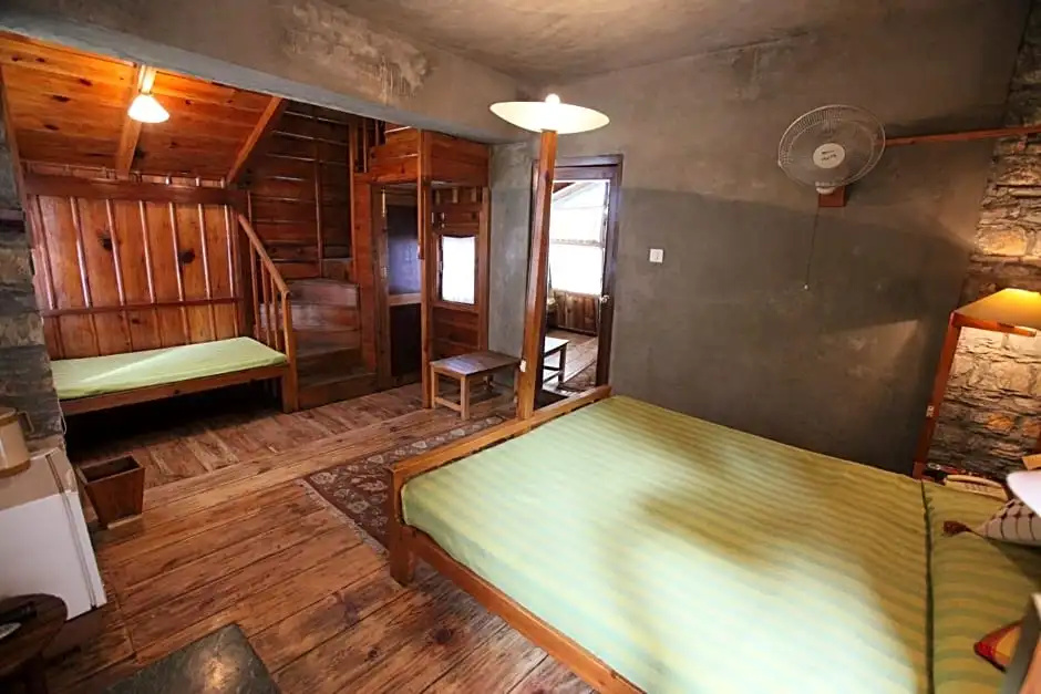 Aamod Monolith Resort Bhimtal - Chambres
