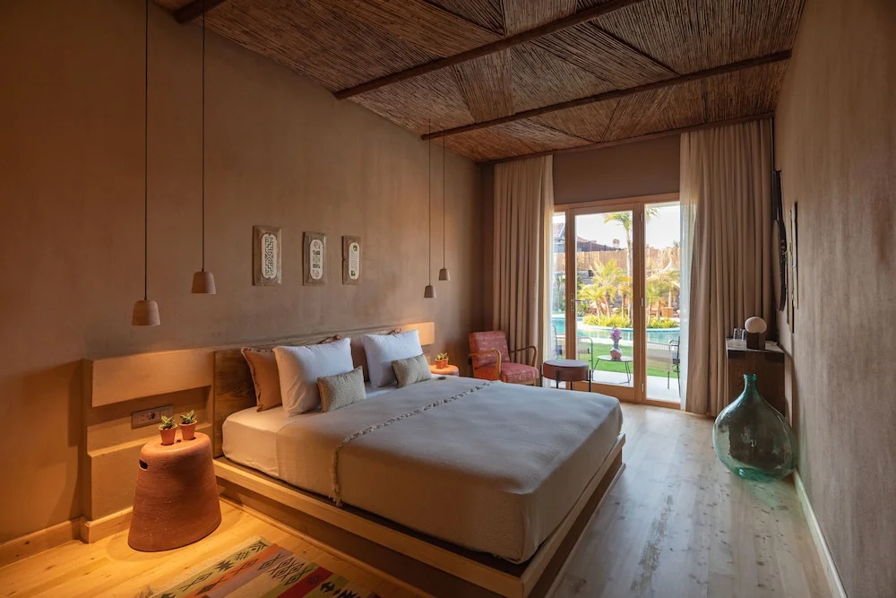 Standard room with balcony and with pool view