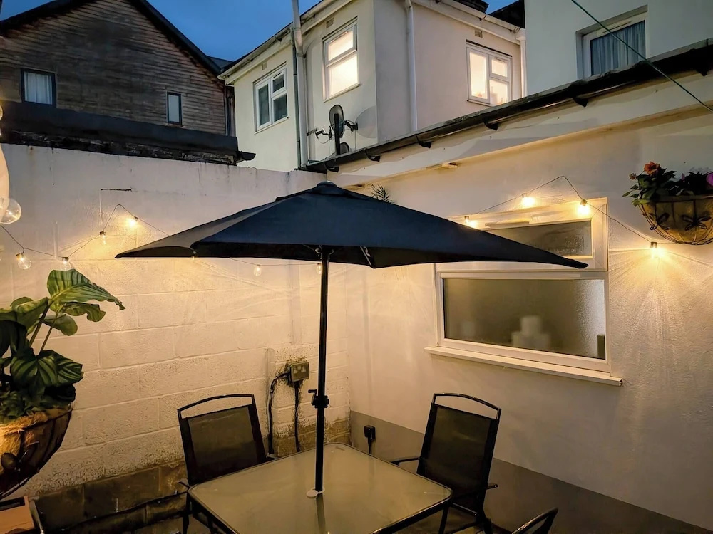 Luxury 3BR Home 20 Mins to London Garden Wi-fi