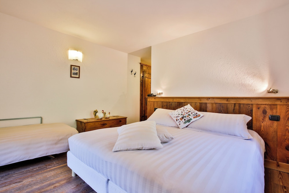 Standard Triple room with balcony