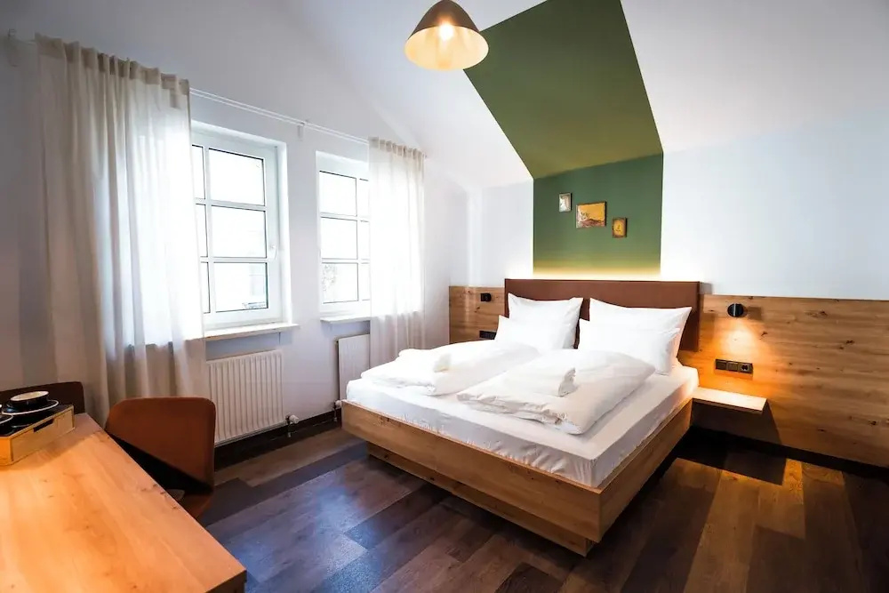 Classic Double room (full double bed)